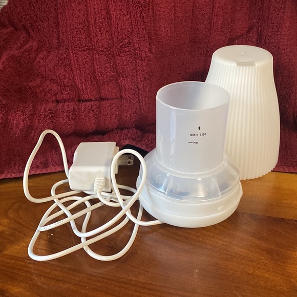 EUC Essential Oil Diffuser - Picture 3 of 3